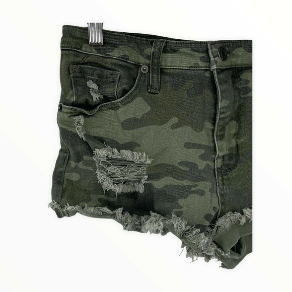 Mossimo Womens Shorts Hi-Rise Camo Distressed Cutoff Green Size 10 - Picture 3 of 6